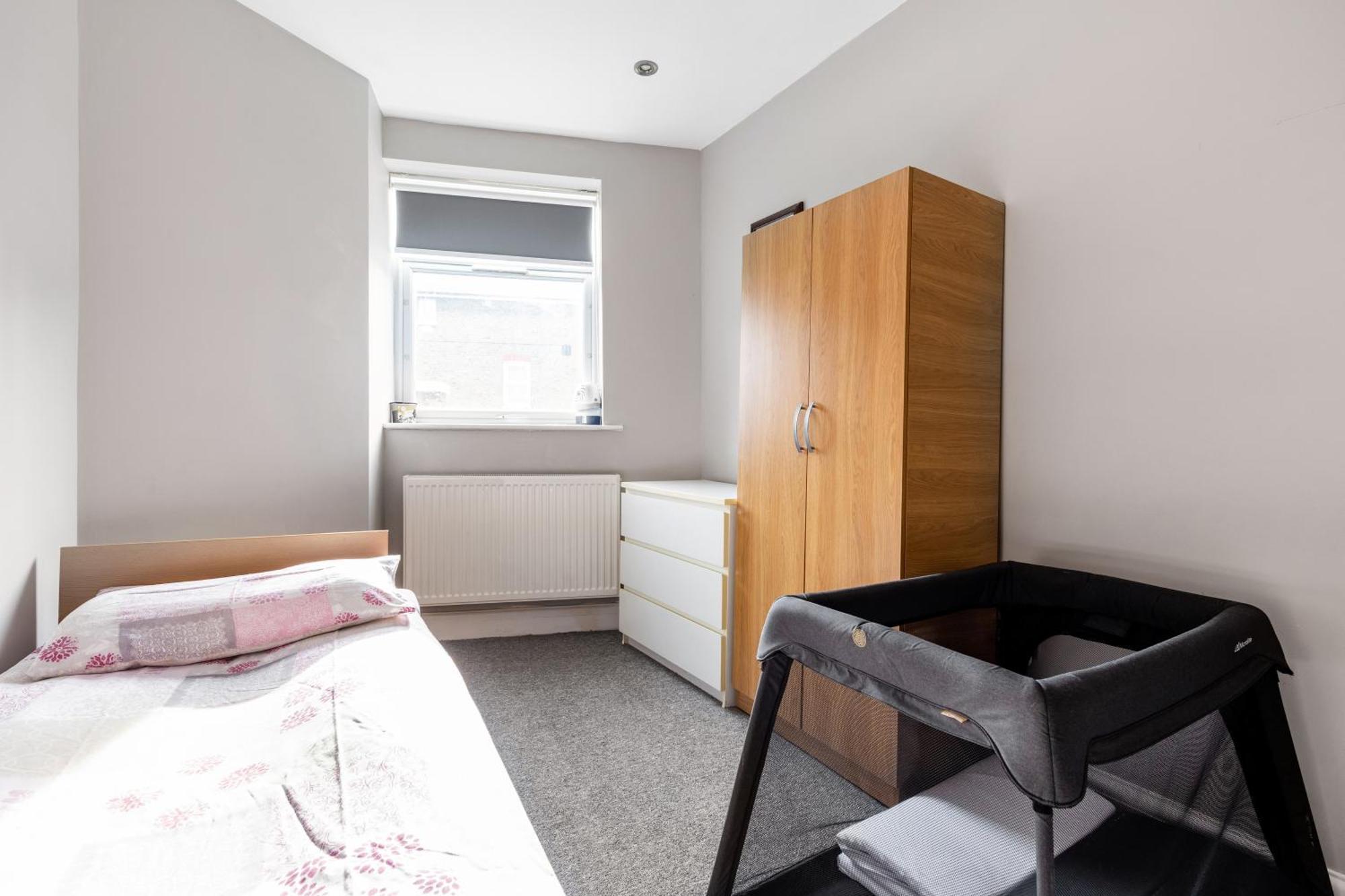 Spacious 2 Bed 2 Bath Apartment With Free Parking For 2 Cars And Underground Station Zone 2 For Quick Access To Central London Up To 10 Guests エクステリア 写真