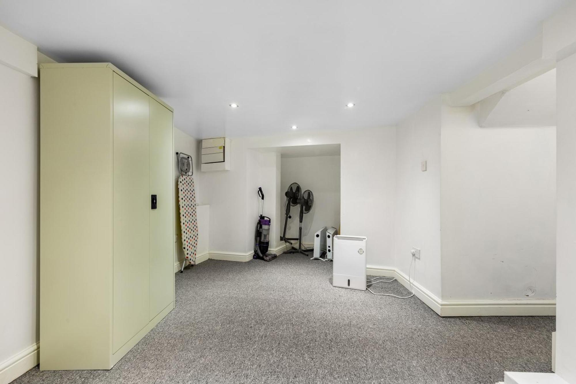 Spacious 2 Bed 2 Bath Apartment With Free Parking For 2 Cars And Underground Station Zone 2 For Quick Access To Central London Up To 10 Guests エクステリア 写真