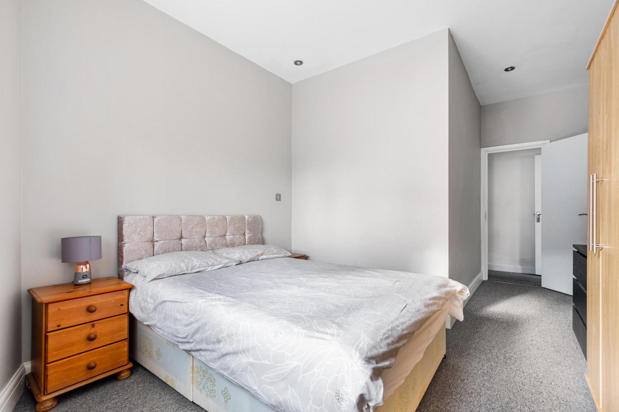 Spacious 2 Bed 2 Bath Apartment With Free Parking For 2 Cars And Underground Station Zone 2 For Quick Access To Central London Up To 10 Guests エクステリア 写真
